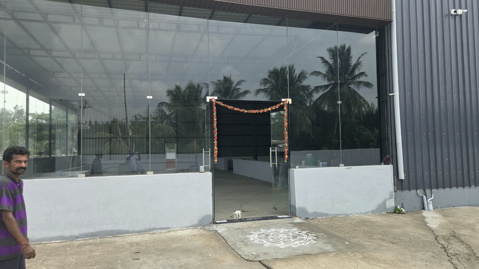 DAINA Machinery India: glass-fronted warehouse entrance